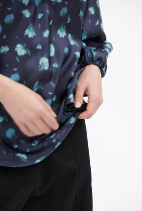 Midnight Flowers Bluse, Royal Peacock from ODEEH 