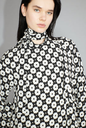 Geometric Flowers Kleid, Black White from ODEEH 