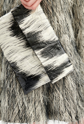 LACQUERED FRINGES Tasche, Black White from ODEEH 